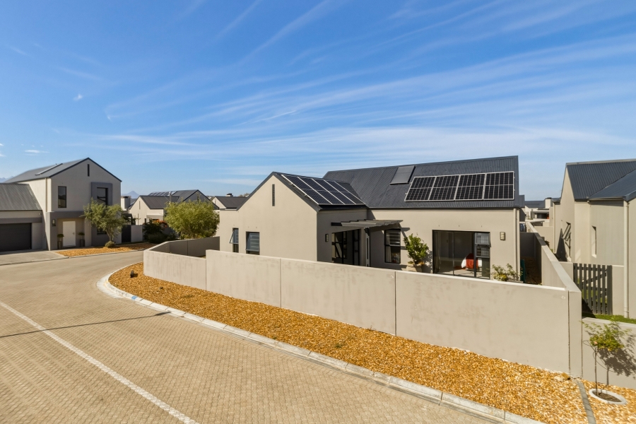 3 Bedroom Property for Sale in Aan de Wijnlanden Western Cape